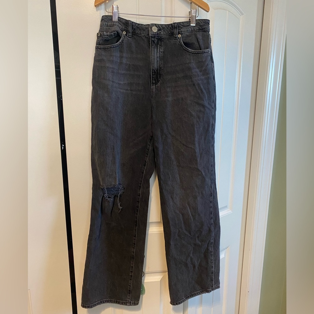 cute black jeans!